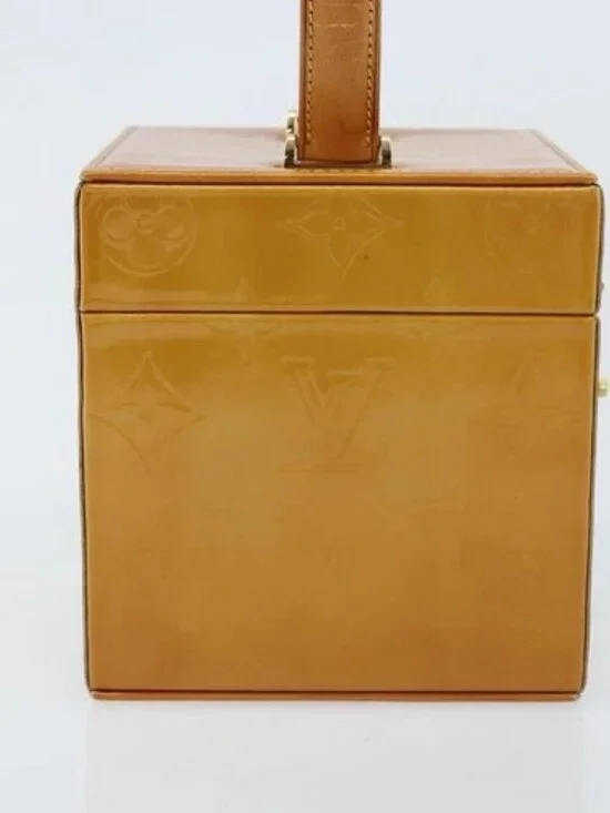 LOUIS VUITTON Monogram Vernis Bleecker Cosmetic Pouch Beige M91002 Auth 173131 - Picture 4 of 15